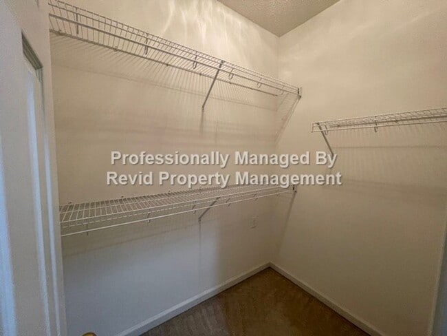 Building Photo - 2 bedroom Home in Harbor Town!!