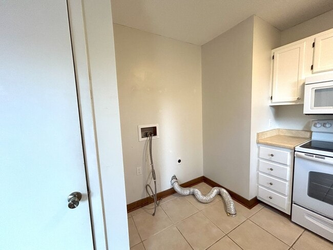 Building Photo - Charming 3 bedroom, 2 bathroom one level home in Murrayville!