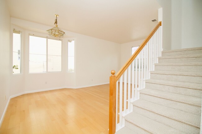 Building Photo - West Davis 4 Bedroom 2.5 Bathroom Home Rig...