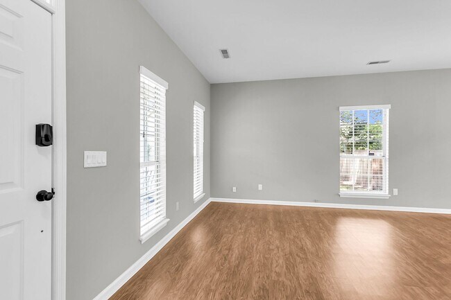 Building Photo - Coastal Convenience in the Heart of Mount Pleasant