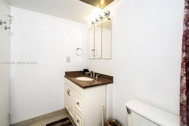 Building Photo - 2030 S Ocean Dr