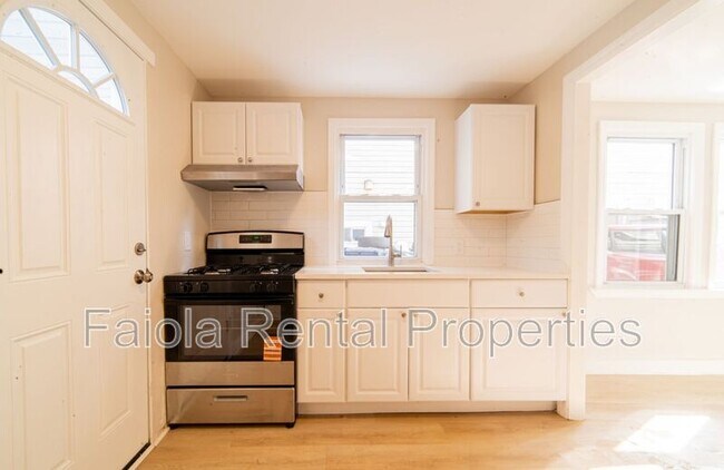 Building Photo - 115 N Delancy Pl