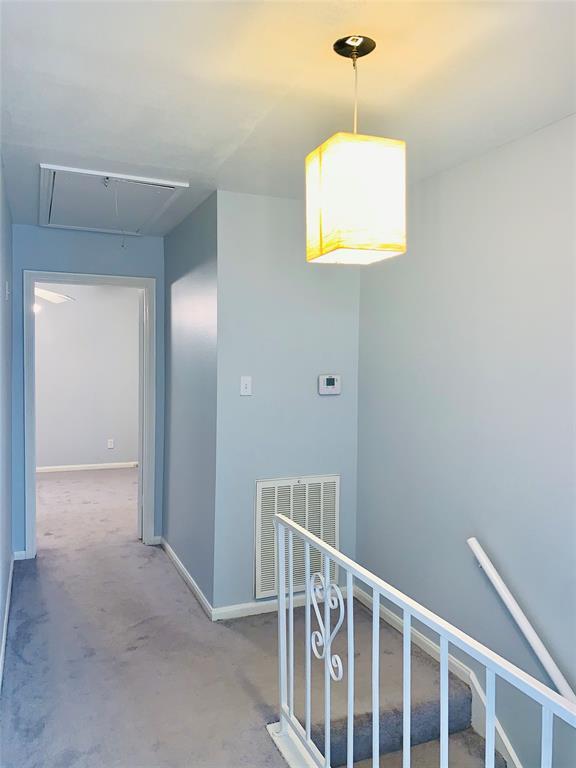 Building Photo - 1611 Mapleton Dr