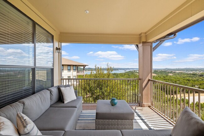 Building Photo - 18004 Edgewood Way