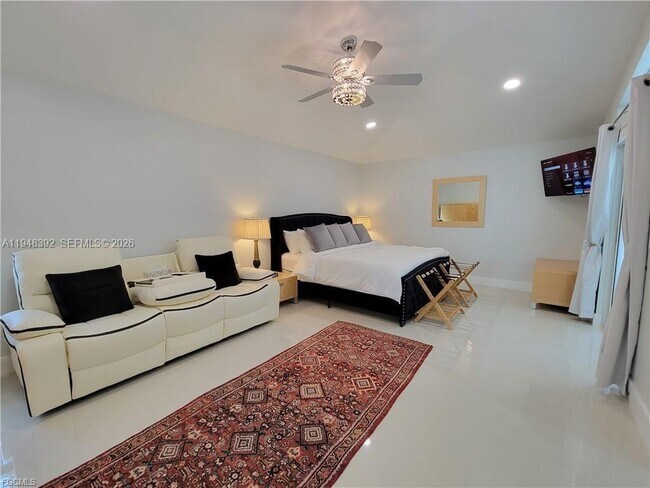 Building Photo - 237 SW 47th St