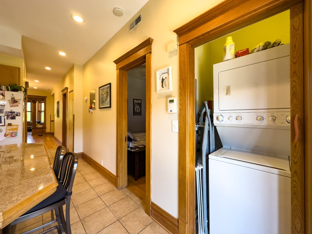 Building Photo - 2711 N Kimball Ave