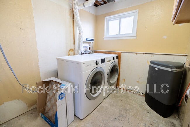 Building Photo - 4709 Windmill Rd