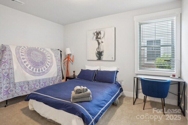 Building Photo - 562 Amalfi Dr