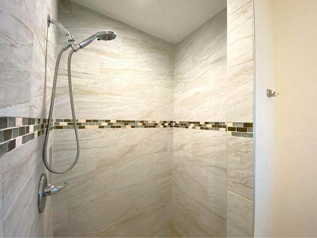 shower - 1407 Hamlet Ave