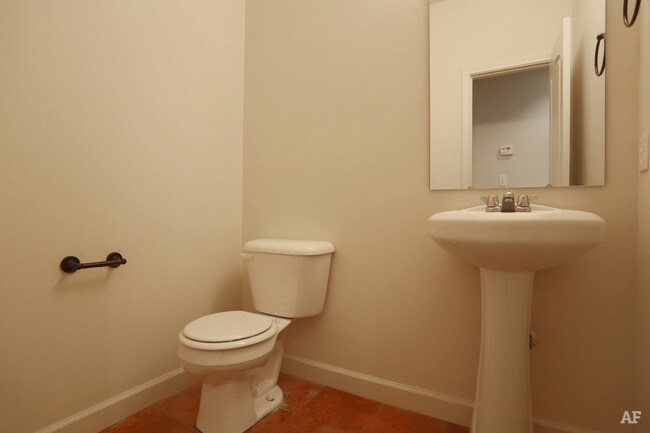 Building Photo - 3312-3314 Jenne Hill Dr