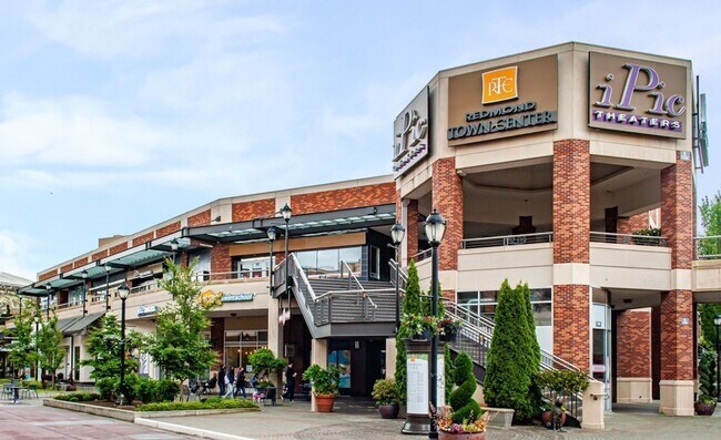 Building Photo - Luxurious, Bright and Meticulously Maintained 2 Bed and 2 Bath Condo