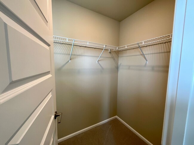 Building Photo - Beautiful and Modern 4-Bedroom Home with S...