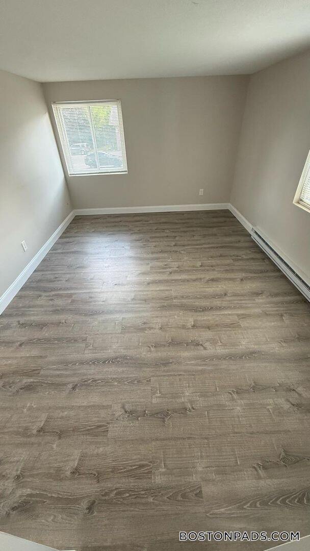 Building Photo - 310 Thompson Rd