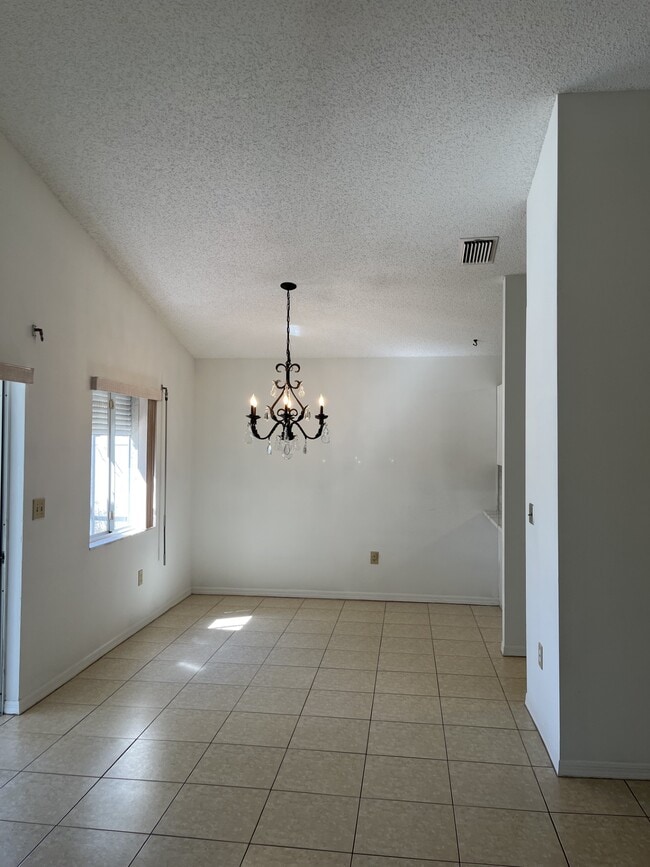 Building Photo - 3607 Cresta Ct