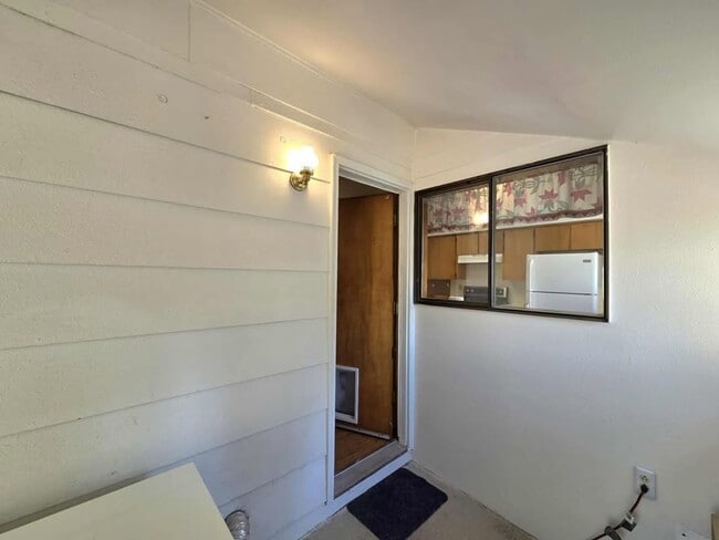 Building Photo - Large 4 Bedroom 2 Bath in Quaint Waterville