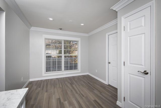 Building Photo - 162 Village Green Dr