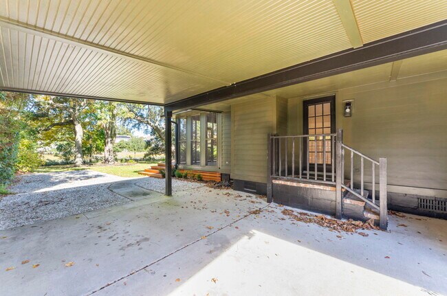 Building Photo - 774 Creekside Dr