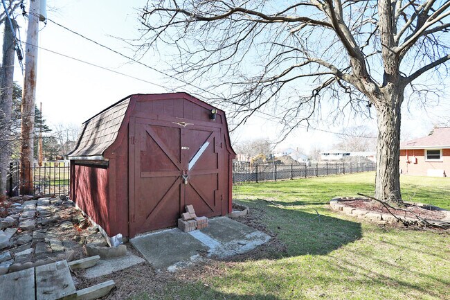 Building Photo - 409 Lexington Dr