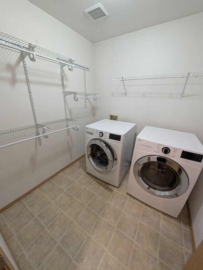Building Photo - A Gardeners Oasis! 3 Bedroom Townhome for ...