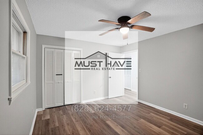 Building Photo - 1494 Carpenter St