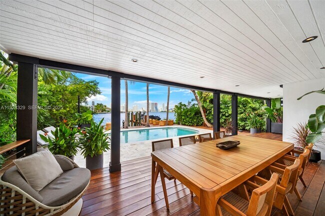 Building Photo - 244 W San Marino Dr