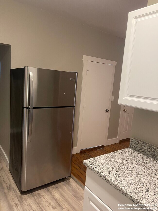 Building Photo - 75 Division St