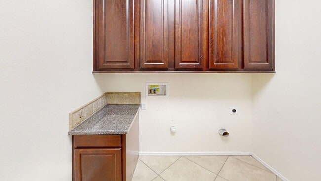 Building Photo - 2207 Boxwood Cir