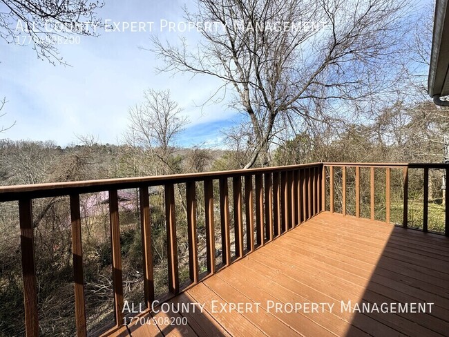 Building Photo - 2 Bedroom Duplex near Lake Lanier