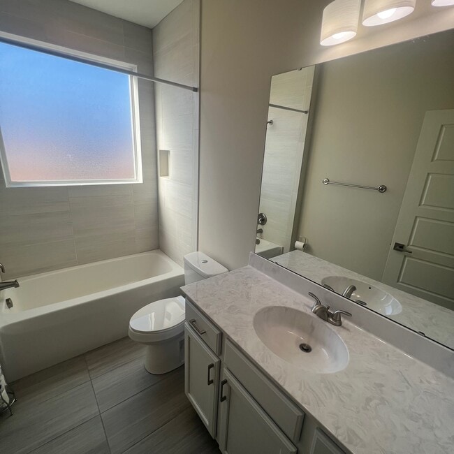 Building Photo - 1622 Prop Dr