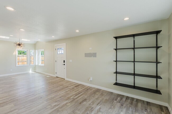 Building Photo - Great updated house in Southeast Denver near Cherry Hills!