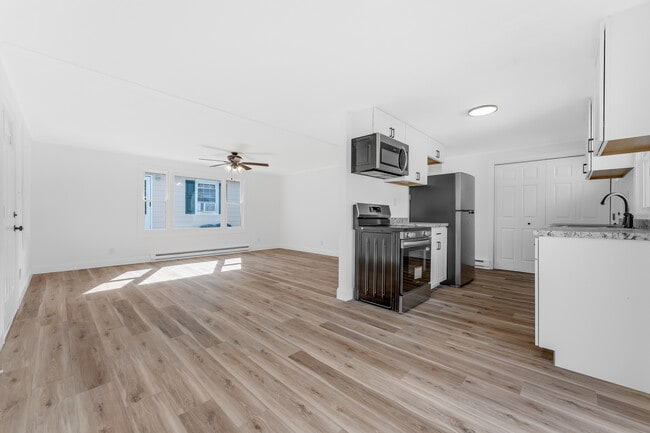 Building Photo - 702 E Park Ave