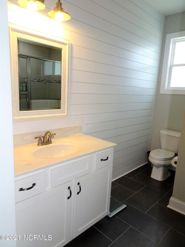 Building Photo - 217 Bogue Carrier Ct