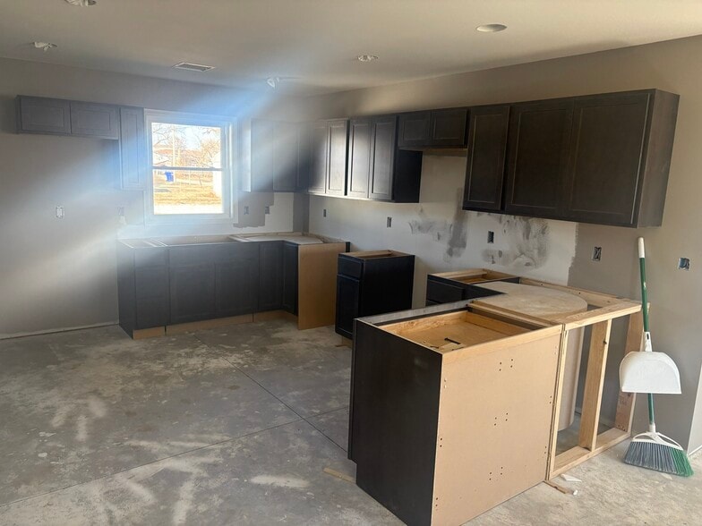 Building Photo - 317 E 13th St