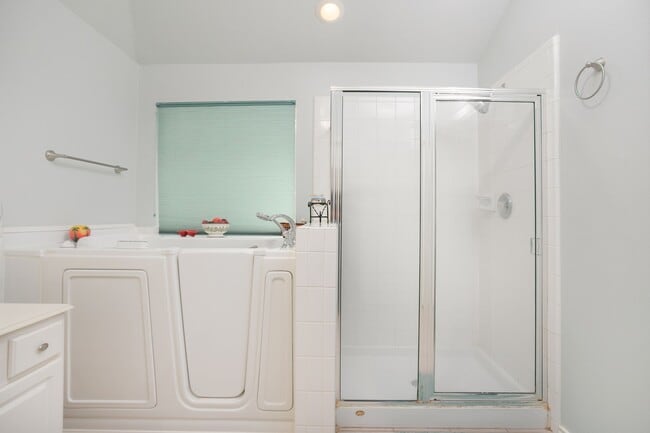 Building Photo - 1828 Barretts Glen Dr