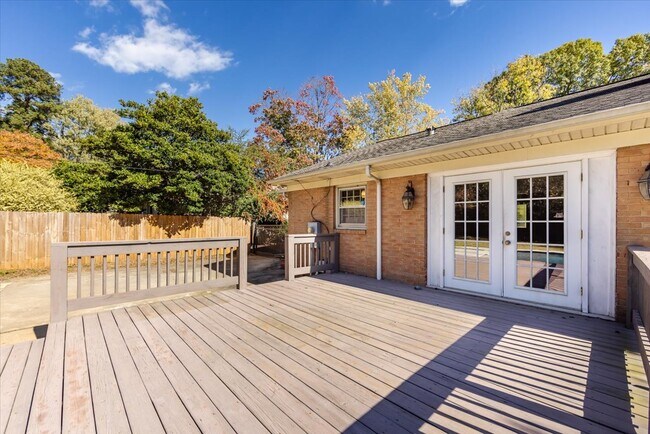 Building Photo - 5400 Farmbrook Dr