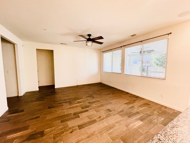 Building Photo - $2,195 Ashlan & Leonard 3 bed Home, Clovis...
