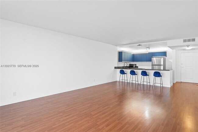 Building Photo - 2500 Parkview Dr