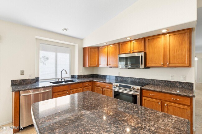 Building Photo - 7910 W Adobe Dr