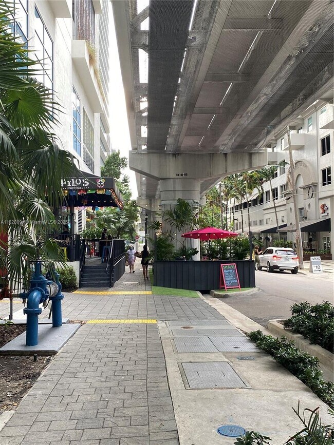 Building Photo - 1100S S Miami Ave