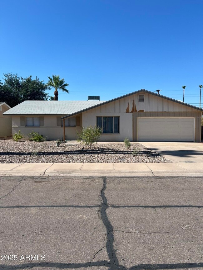 Primary Photo - 1132 E Bishop Dr