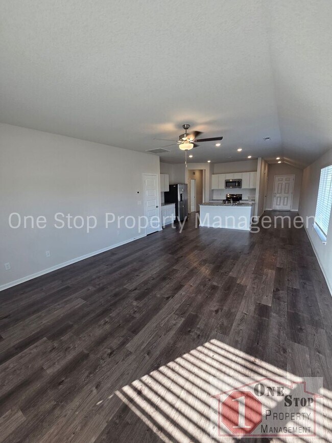 Building Photo - Beautiful 3 Bedroom 2 Bathroom in Blue Springs!