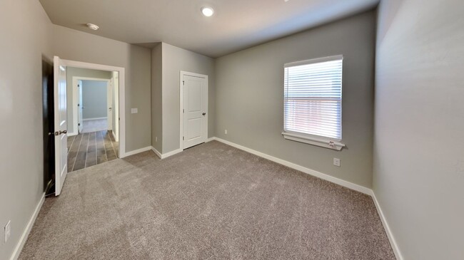 Building Photo - 3 Bedroom 2 Bathroom 2 Car Garage Home in ...