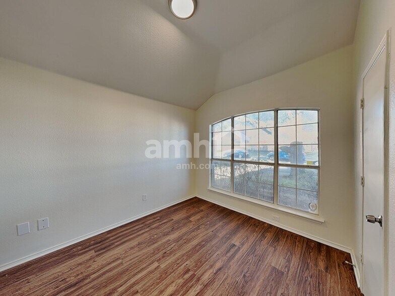 Building Photo - 1009 Whistle Stop Dr