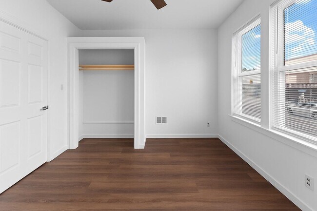 Building Photo - 296 Pearsall Ave