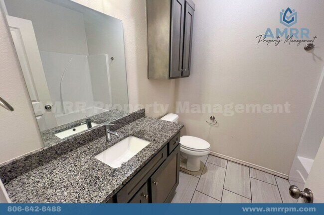 Building Photo - Luxury 2 Bedroom Townhome Available PRELEASE