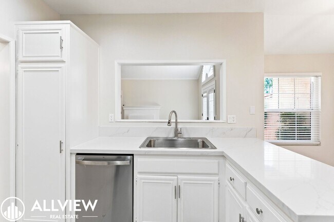 Building Photo - Charming San Juan Capistrano Home with Garage & Modern Amenities