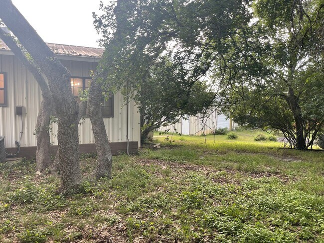 Building Photo - NEW ON MARKET