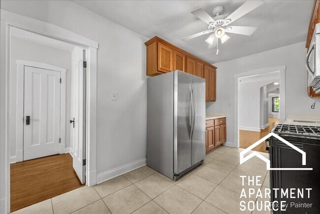 Building Photo - 2252 W Winnemac Ave