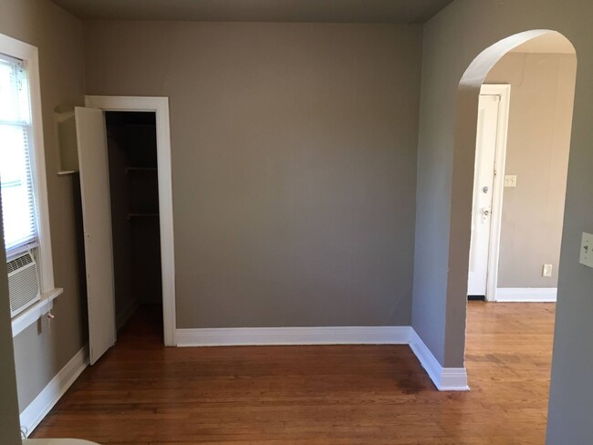 Building Photo - 1 bed 1 bath - Near Plaza District!