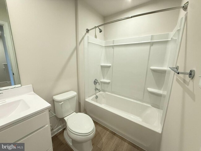 Building Photo - 647 Laurelwood Cir